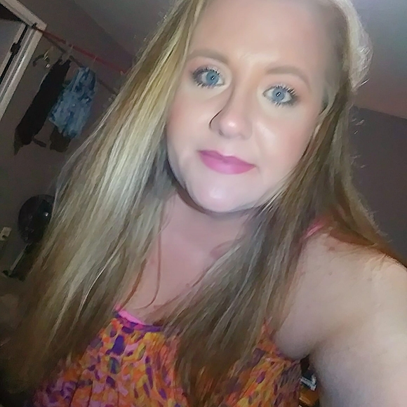 Meet your Posher, Erica - Picture 1 of 1